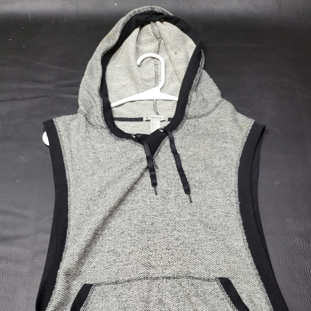 FOREVER 21 SLEEVELESS HOODIE